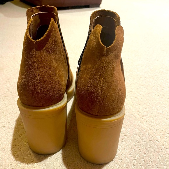 New condition Dolce Vita waterproof boots